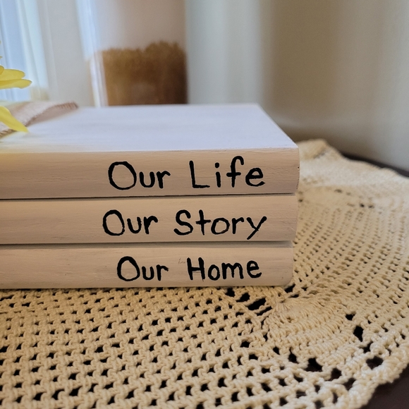 Wooden book stack - Picture 2 of 5